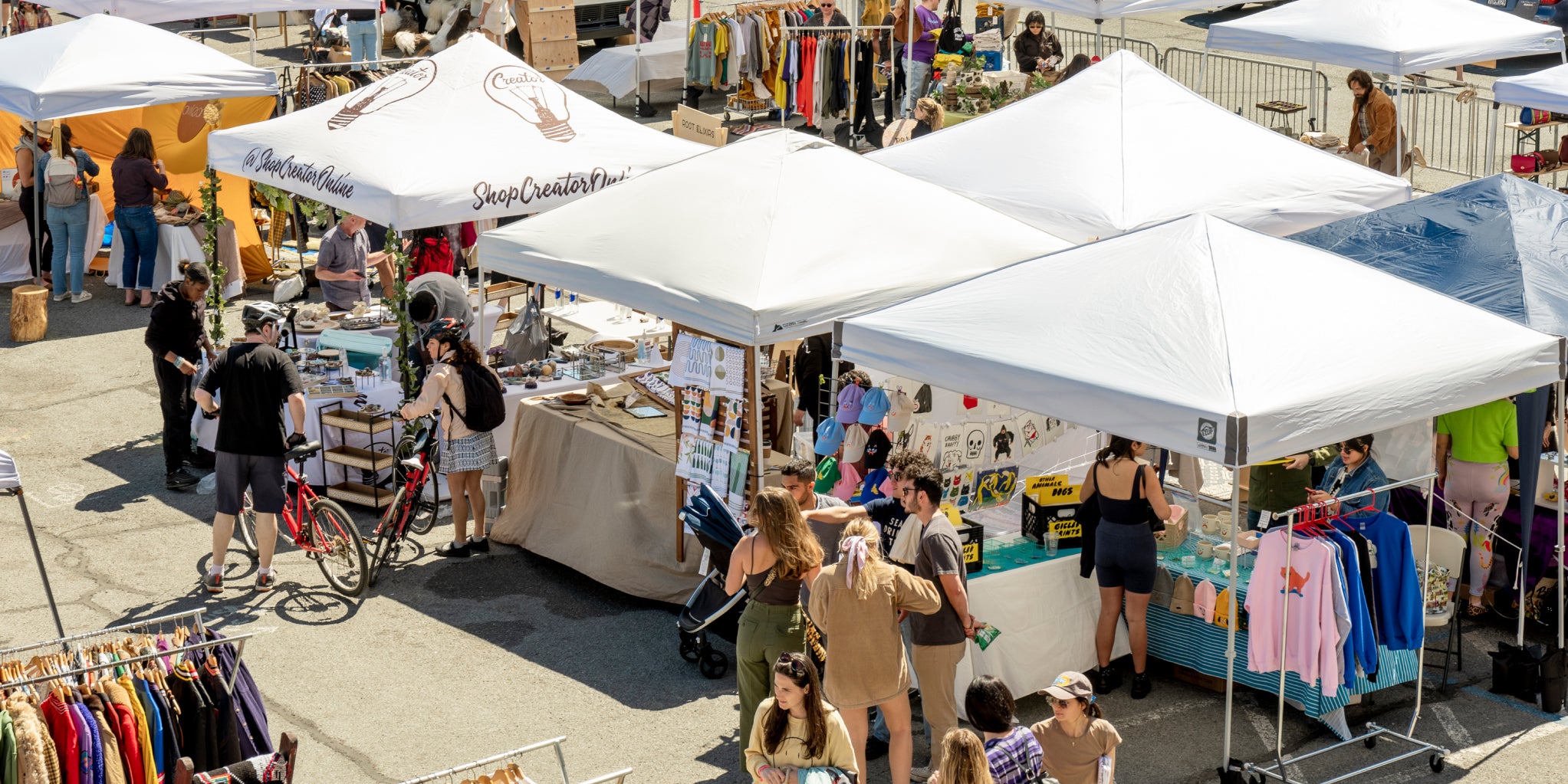 A sales associate at an outdoor market uses Tap to Pay on iPhone to accept contactless payments.